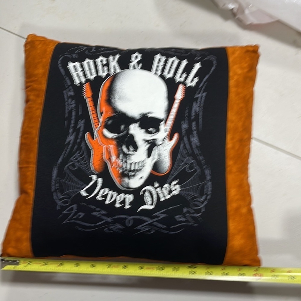 Homemade brand new T-shirt accent pillow. Rock and roll skull Halloween orange - Picture 8 of 8
